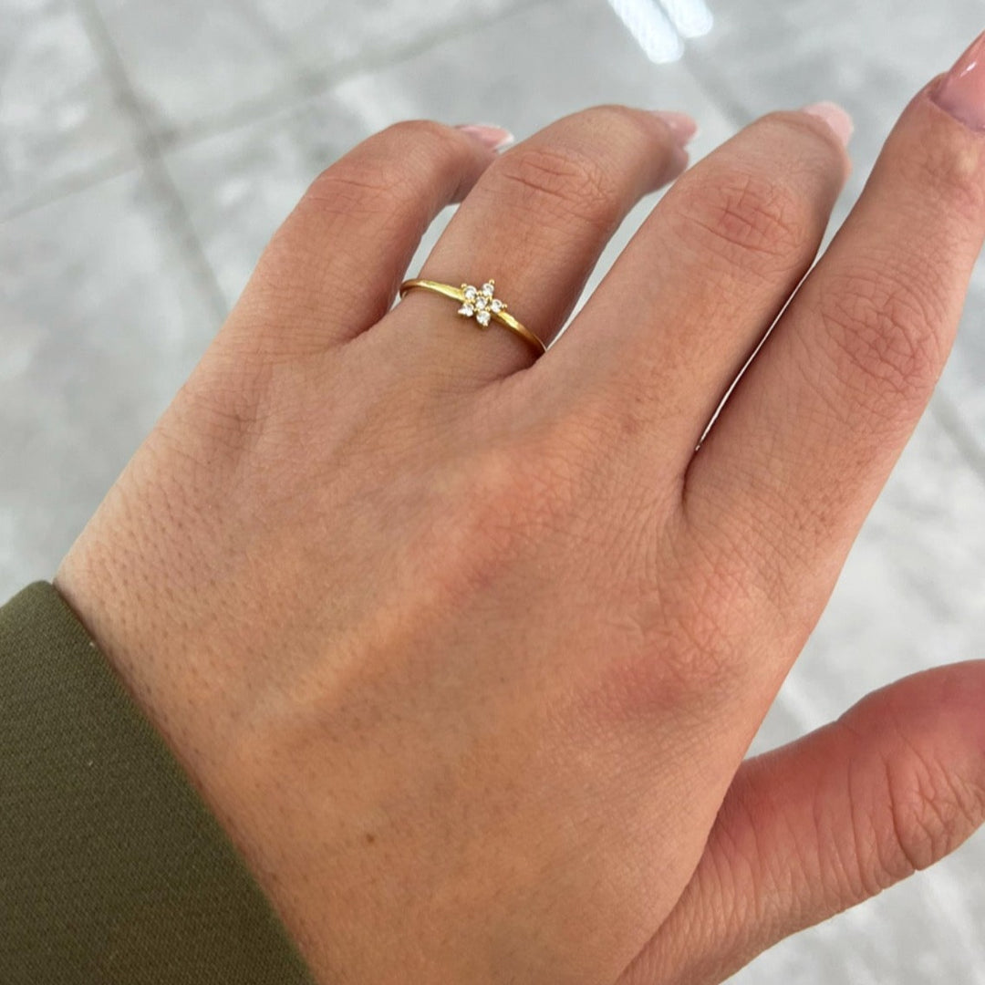 Einzelne Blume Goldring