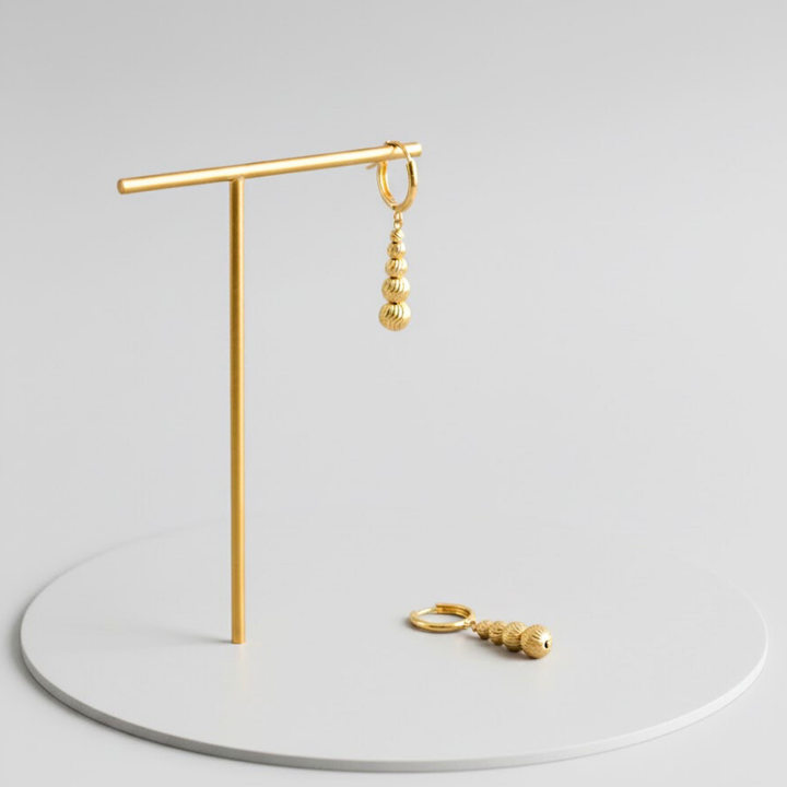 Hängende Goldohrringe