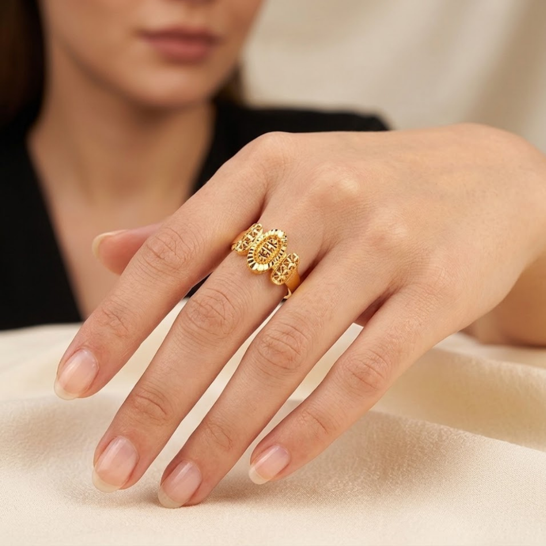 DREIFACHES OVAL-DESIGN GOLDRING
