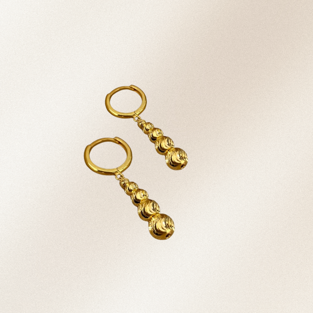 Hängende Goldohrringe