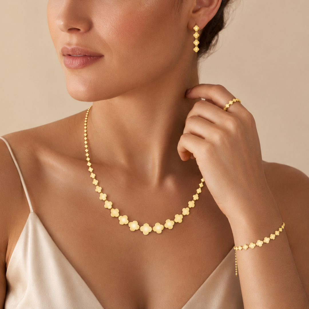 VIERTEILIGES GOLDSET IM KLEEBLATT-DESIGN