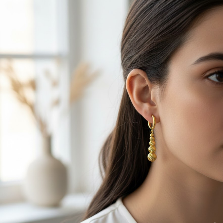 Hängende Goldohrringe
