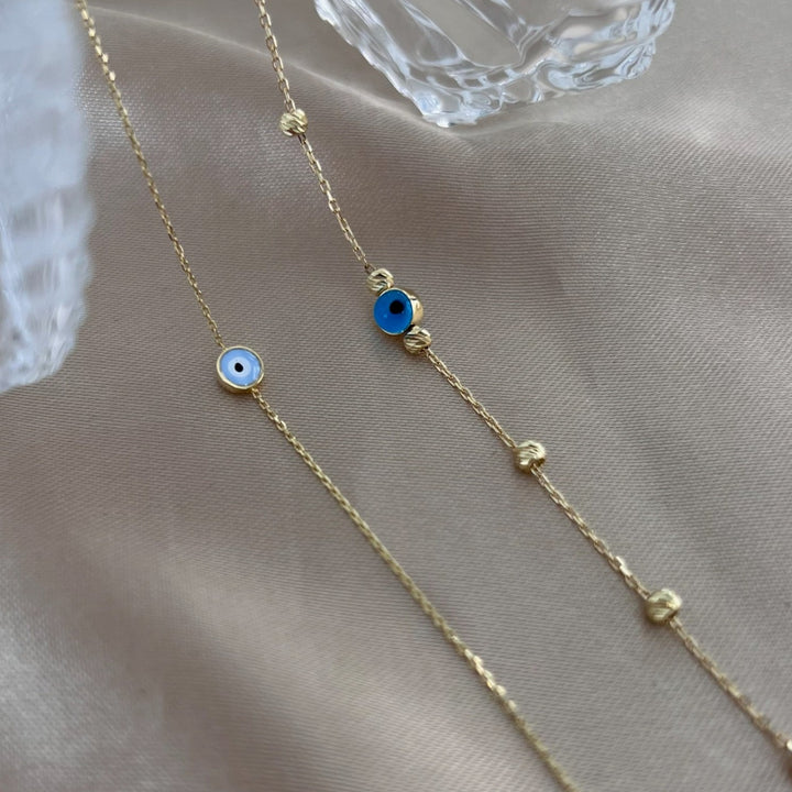 Goldarmband mit blauem Auge