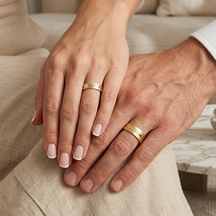 MATTE GOLDENE TRAURINGE MIT STREIFENDETAIL