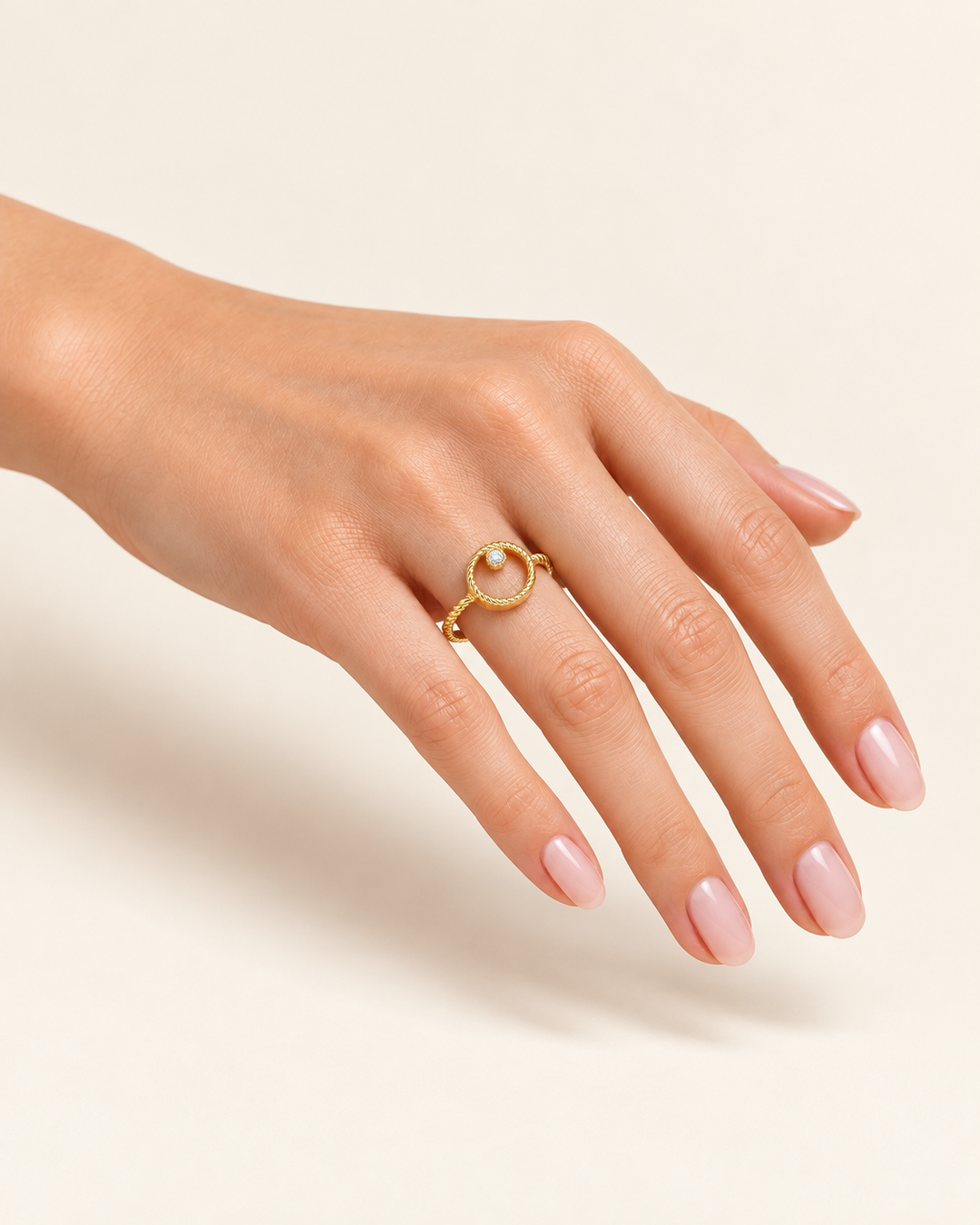 RIBBED RING WITH ZIRCONIA STONE