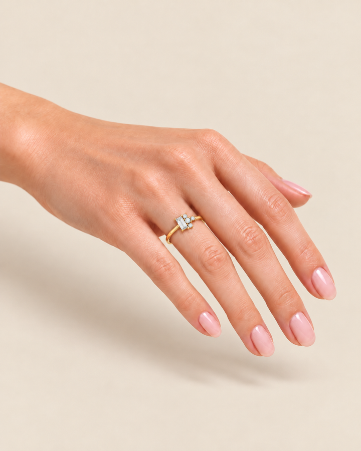 GOLD RING WITH BAGUETTE DETAIL