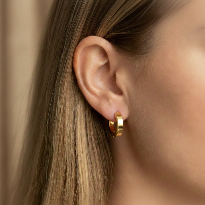 Schlichte Goldcreolen